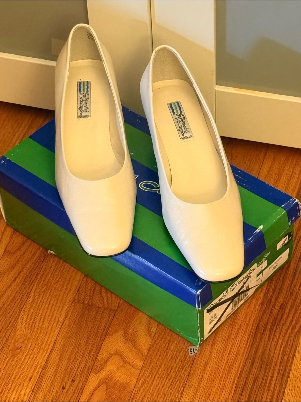 Vintage Arnold Churgin Handmade White Leather Pumps Size 10 Low Heel Classic